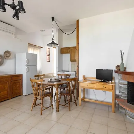 Melo Pearl, Beachfront House In #feelslikehome Case de vacanță *